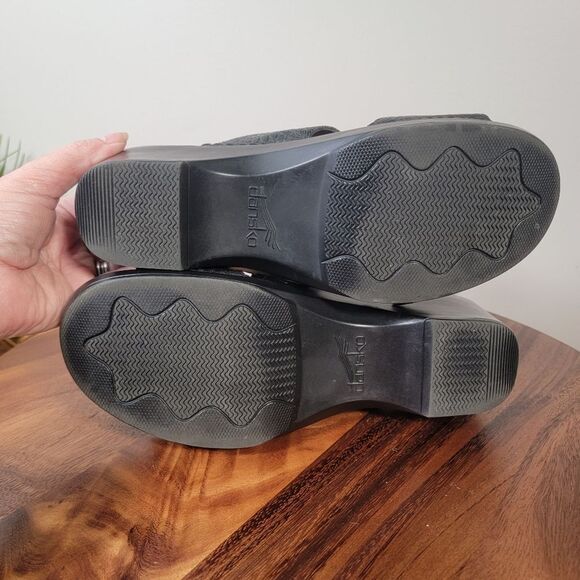 Dansko Sophie Black floral Tooled Leather Clog Sandals Size 41 Comfy Boho Retro - Picture 11 of 16